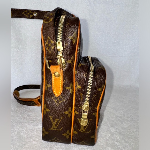 LOUIS VUITTON Amazone Monogram Crossbody Shoulder Bag - Picture 4 of 15